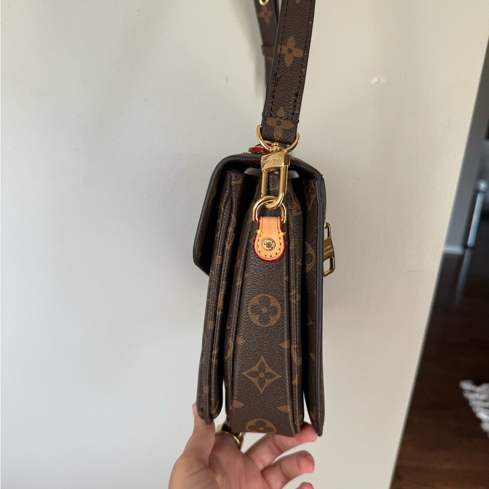 Lookalike Brown Monogram Crossbody Bag - Picture 3 of 7